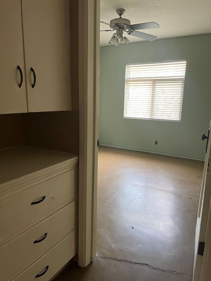 2702 E Sylvia St - Photo 5 of 9