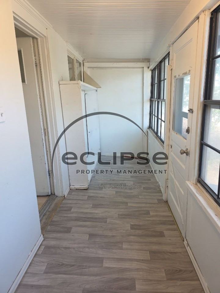 413 Denver Ave - Photo 2 of 19
