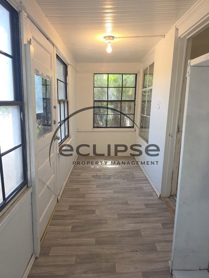 413 Denver Ave - Photo 3 of 19