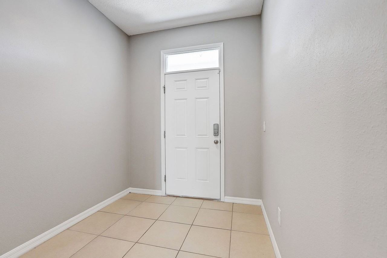 1817 Hovenweep Rd - Photo 4 of 35