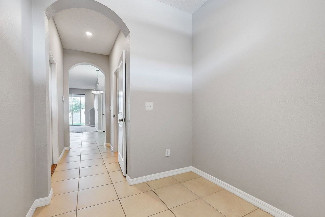 1817 Hovenweep Rd - Photo 5 of 35
