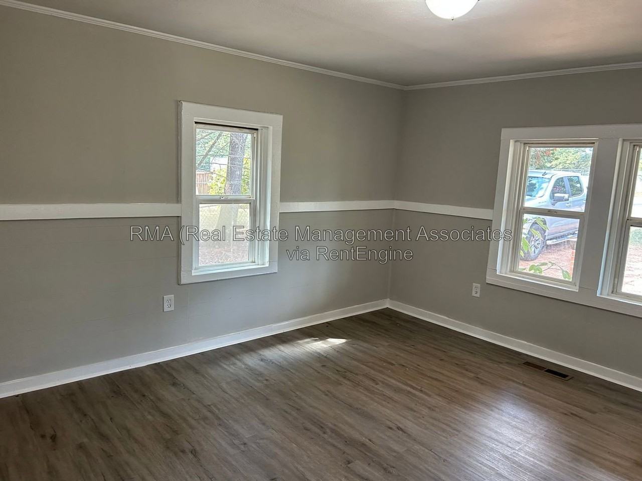 302 Irving Ave - Photo 2 of 6