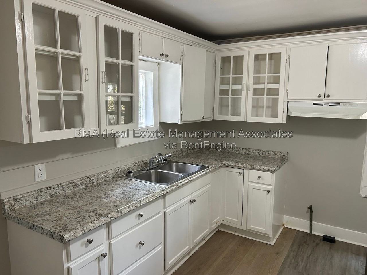 302 Irving Ave - Photo 3 of 6