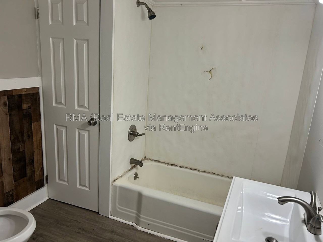 302 Irving Ave - Photo 4 of 6