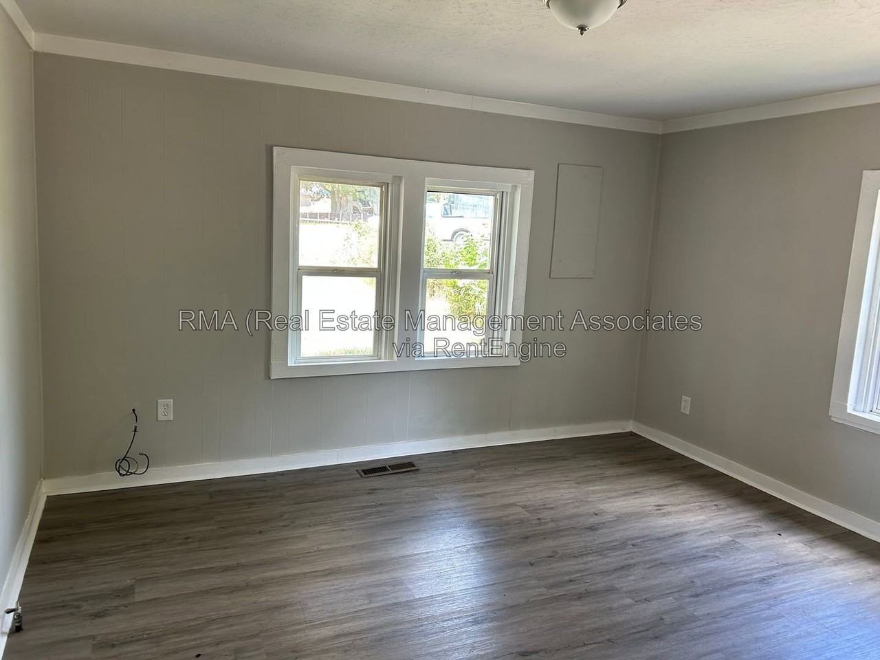 302 Irving Ave - Photo 6 of 6