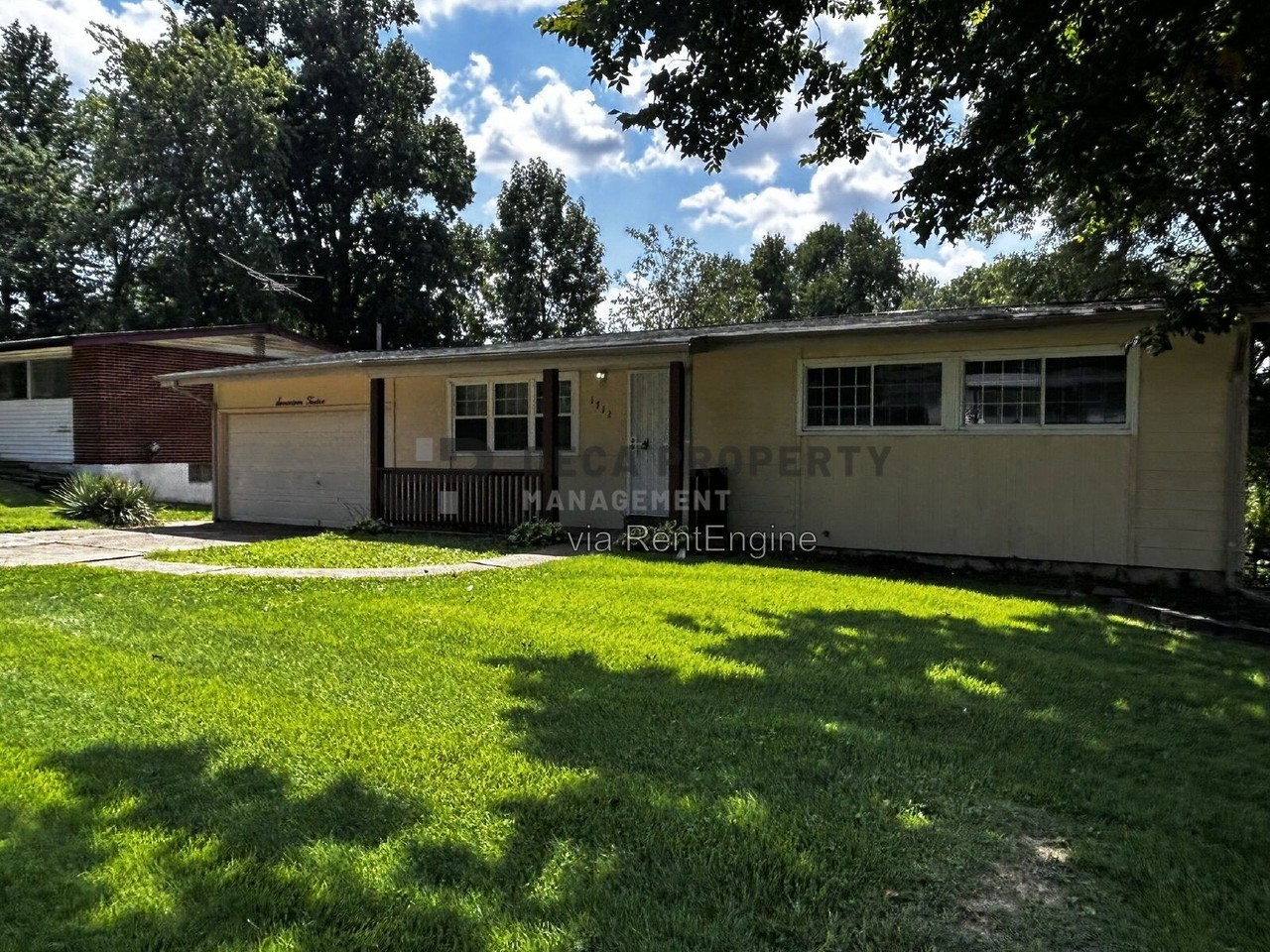 1712 Hudson Rd - Photo 2 of 17