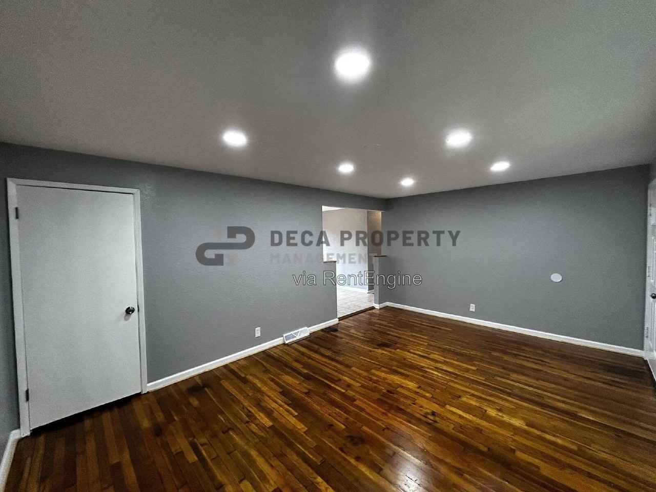 1712 Hudson Rd - Photo 3 of 17