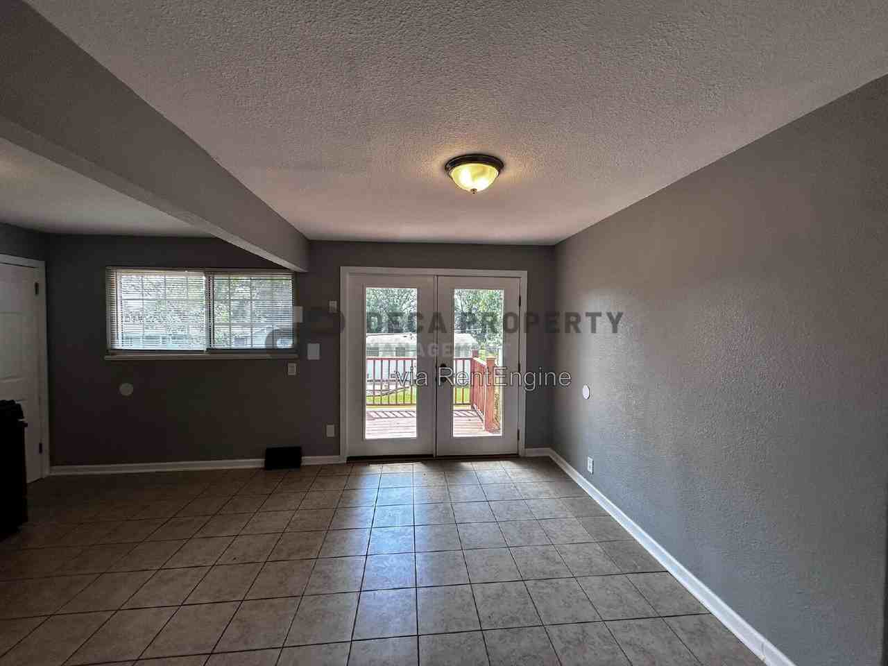 1712 Hudson Rd - Photo 4 of 17