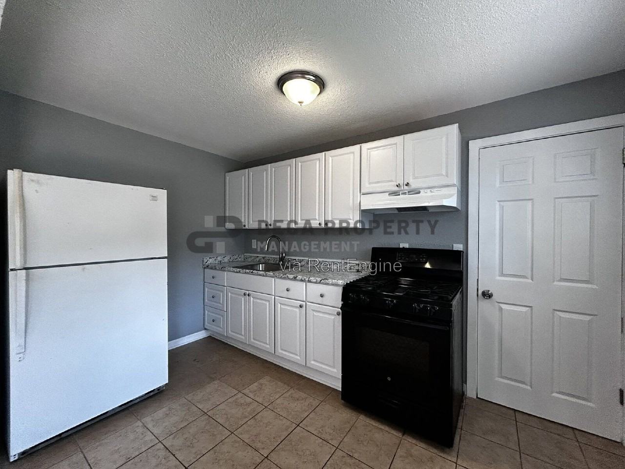 1712 Hudson Rd - Photo 6 of 17