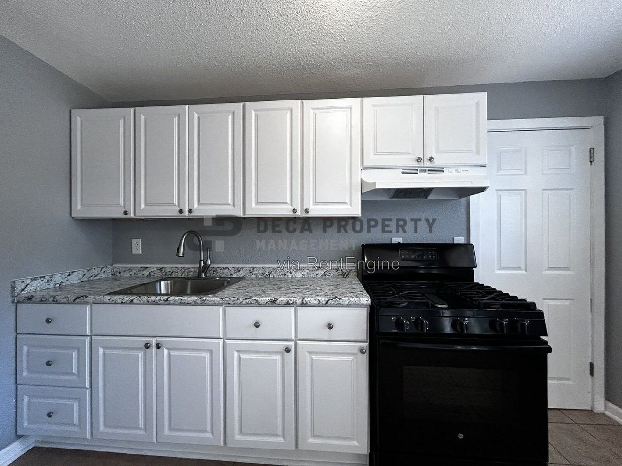 1712 Hudson Rd - Photo 7 of 17