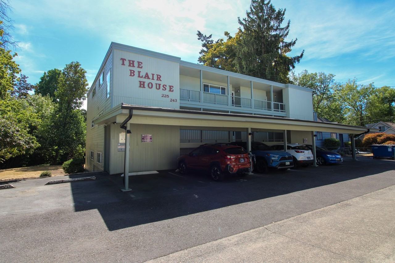 227 24th St Se - Photo 2 of 29