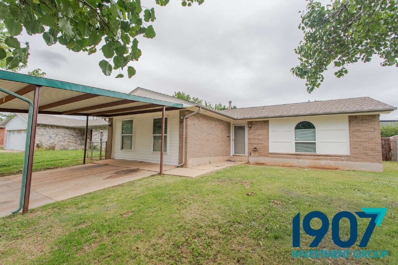 1852 Sunrise Dr - Photo 3 of 31