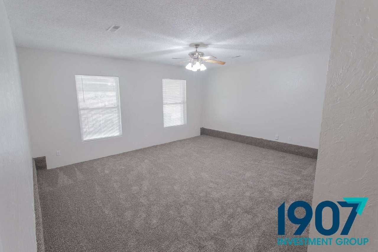 1852 Sunrise Dr - Photo 4 of 31