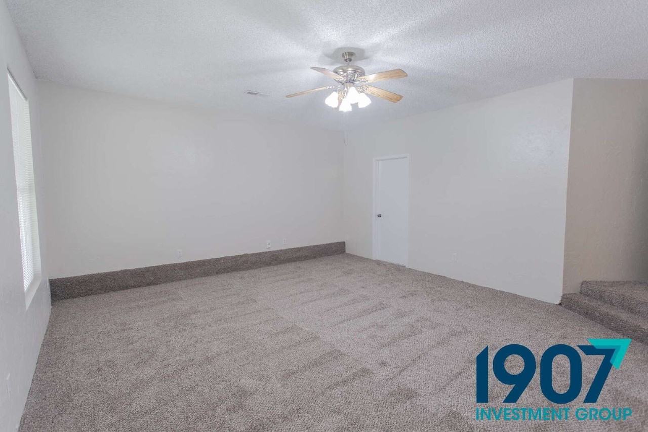 1852 Sunrise Dr - Photo 5 of 31