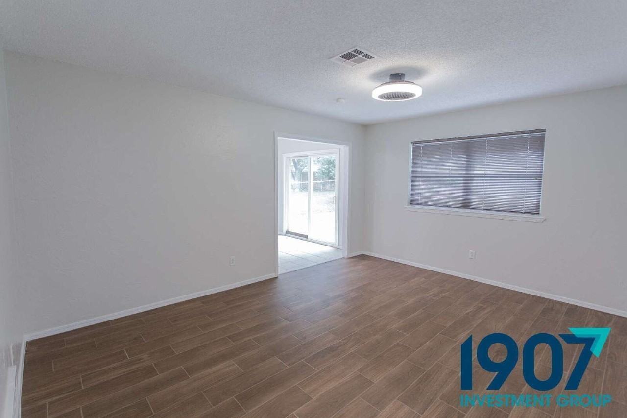 1852 Sunrise Dr - Photo 7 of 31