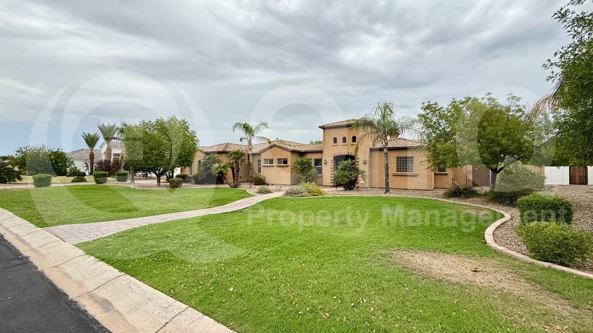 2950 E Latham Way - Photo 3 of 50