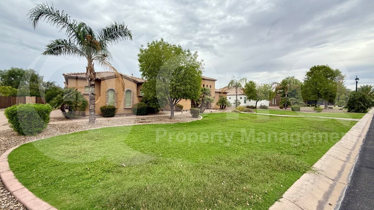 2950 E Latham Way - Photo 4 of 50