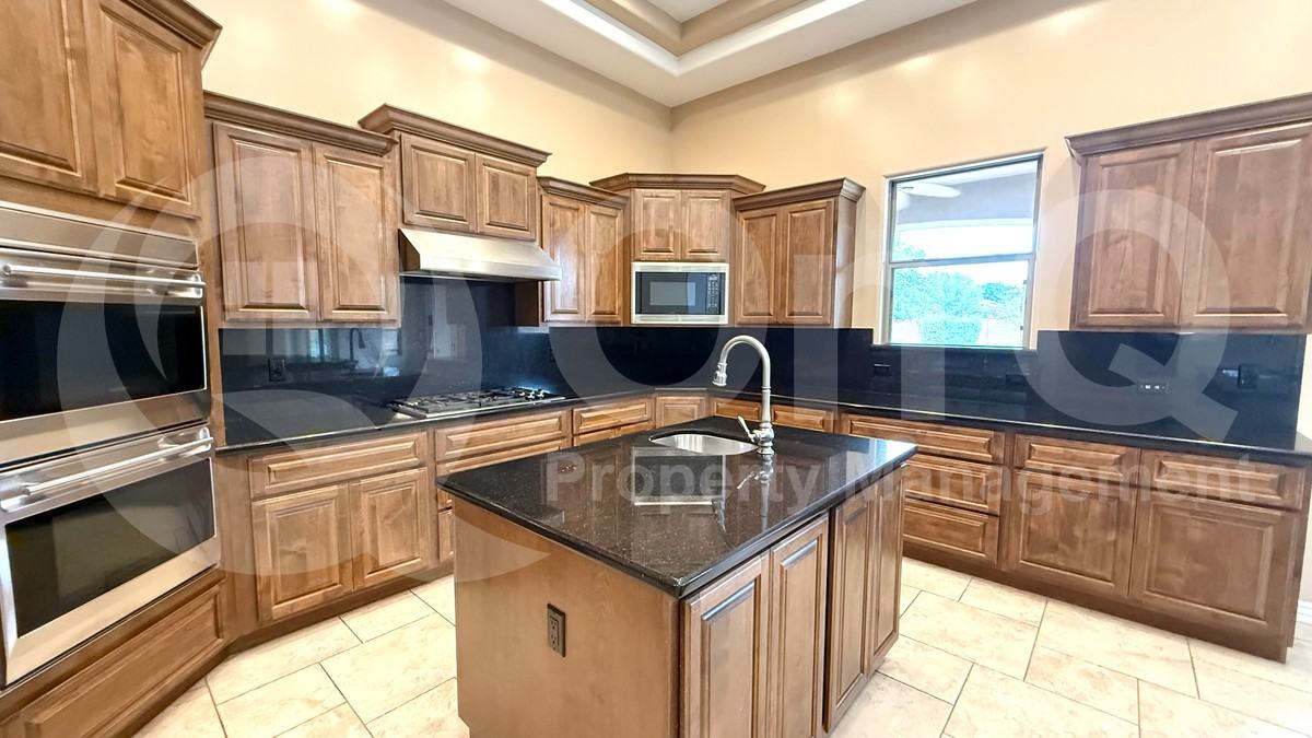 2950 E Latham Way - Photo 6 of 50