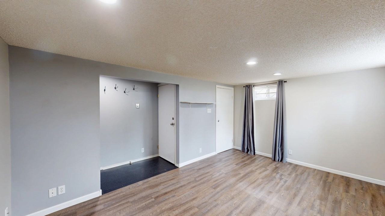 1516 46 St Se - Photo 2 of 17