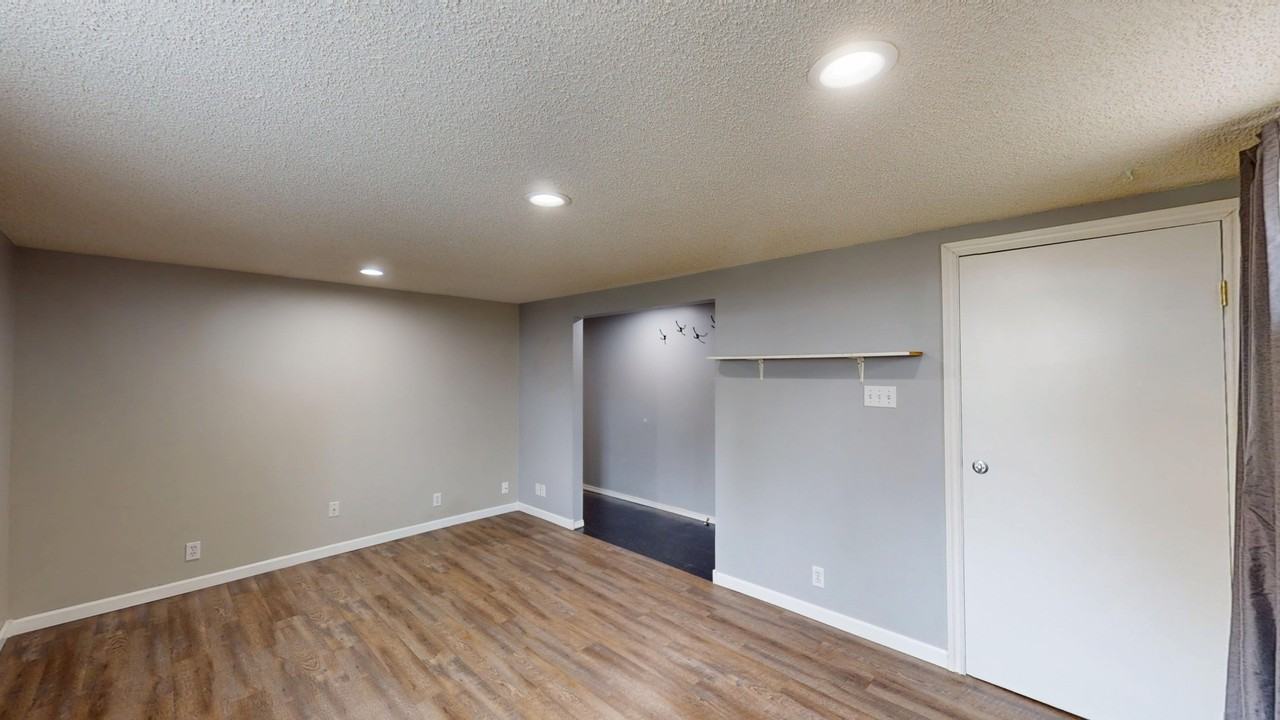 1516 46 St Se - Photo 3 of 17