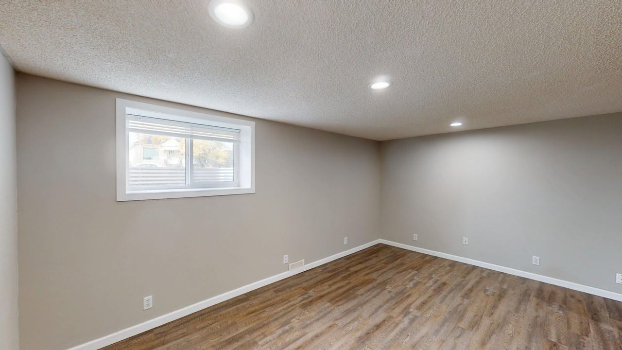 1516 46 St Se - Photo 4 of 17