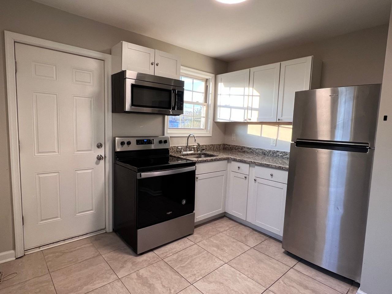 4608 Eastover Ave - Photo 5 of 18