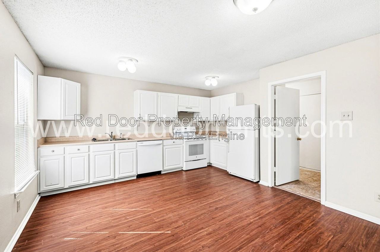 6533 Newstead Dr - Photo 4 of 32