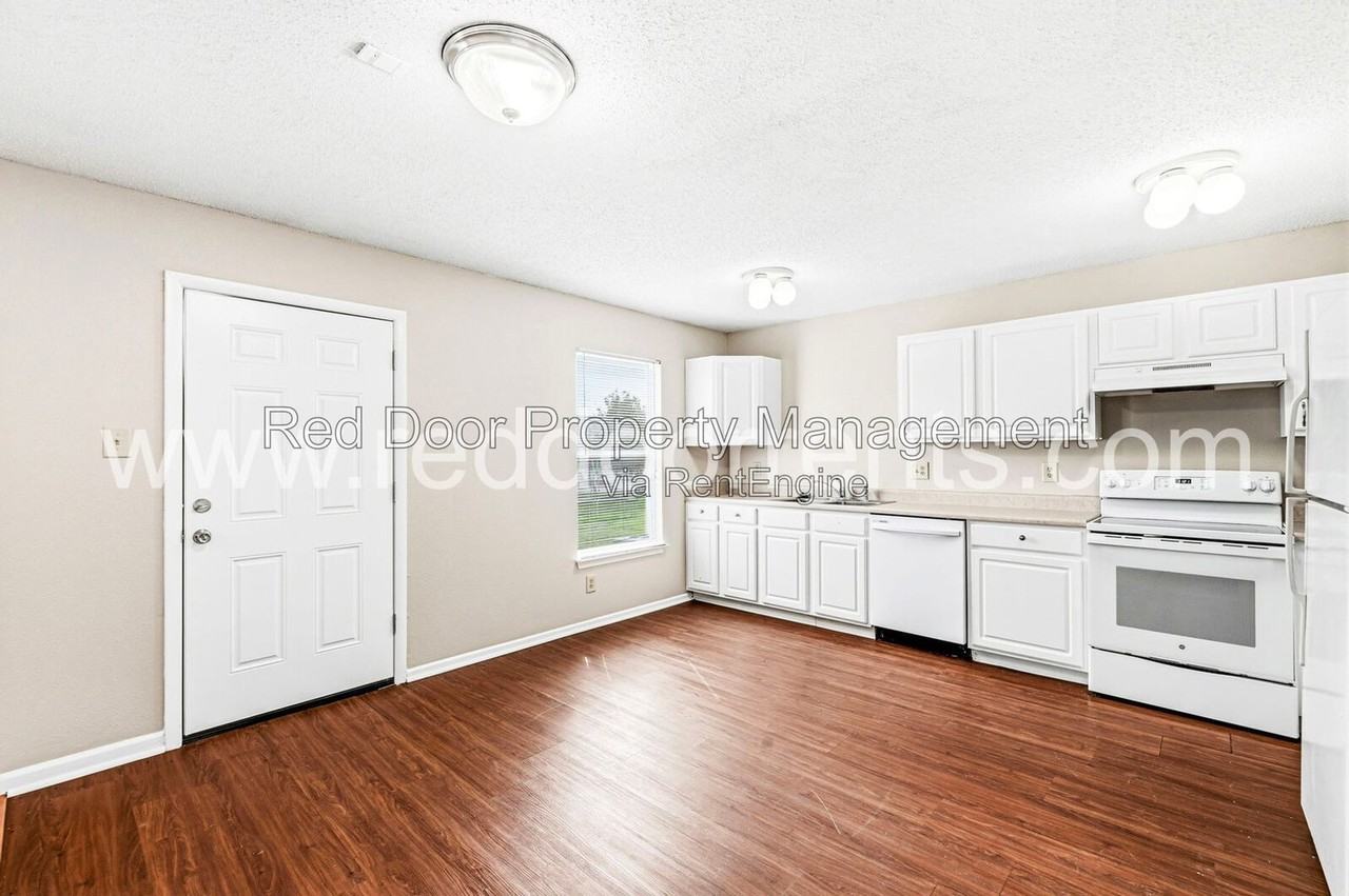 6533 Newstead Dr - Photo 5 of 32