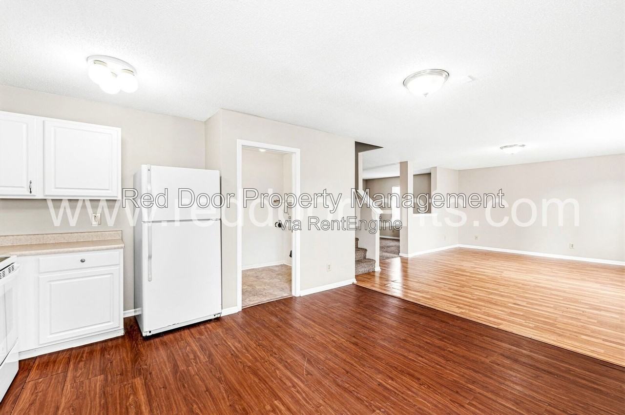 6533 Newstead Dr - Photo 6 of 32
