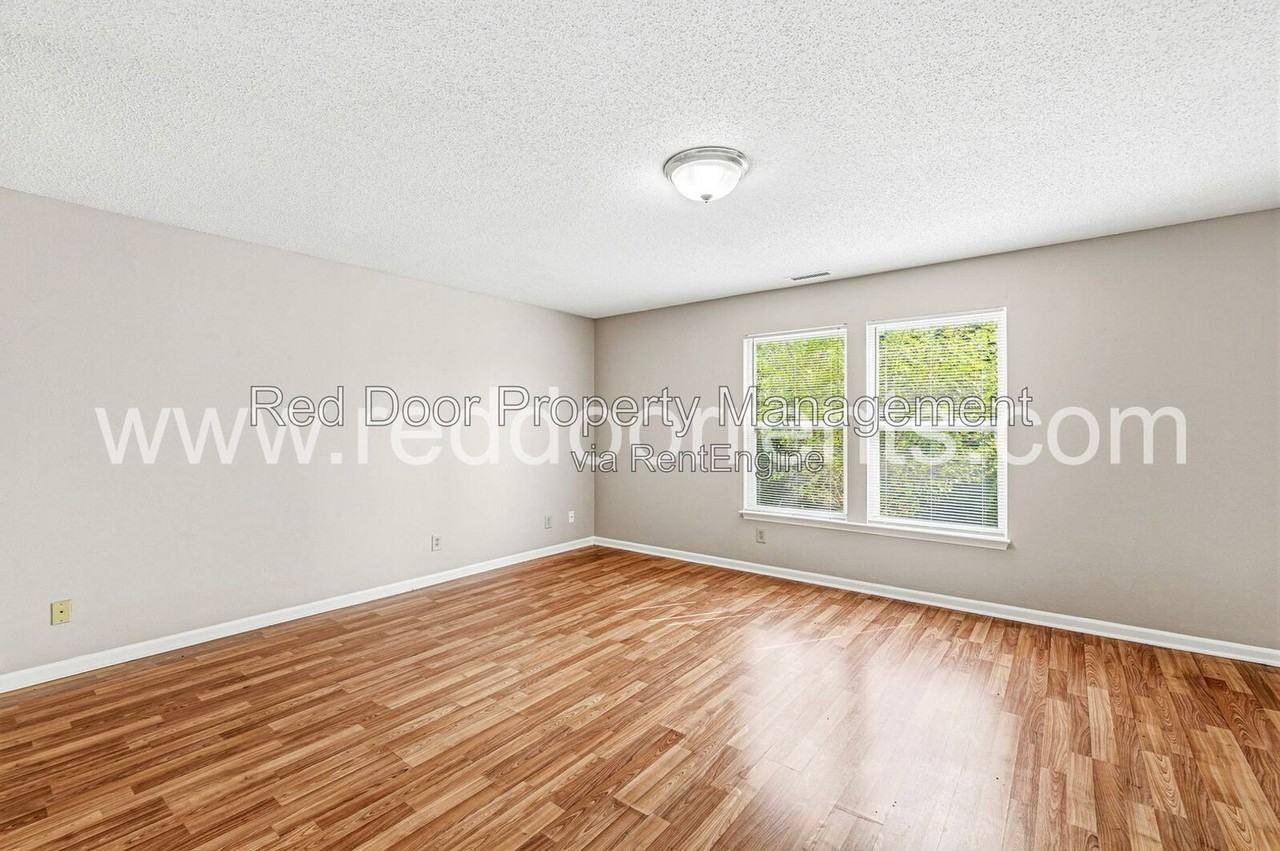 6533 Newstead Dr - Photo 7 of 32