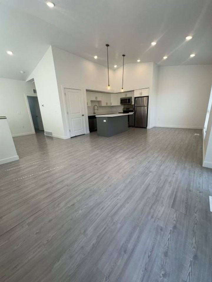 3870 S 590 E - Photo 3 of 31