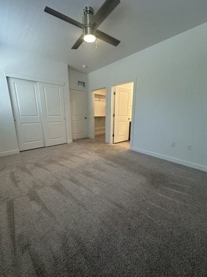 3870 S 590 E - Photo 6 of 31