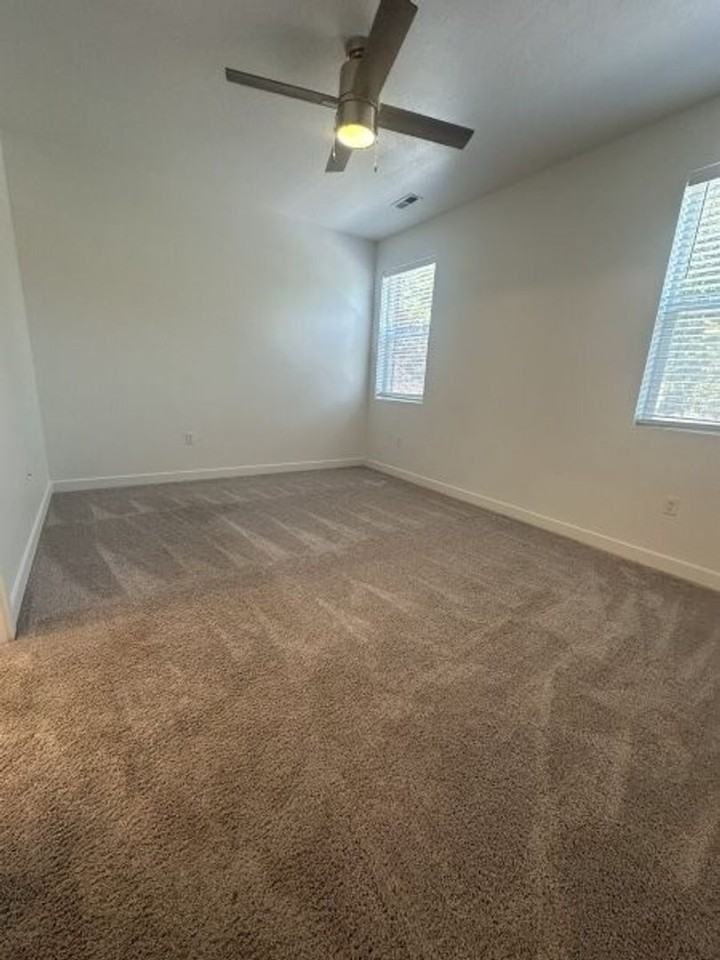 3870 S 590 E - Photo 7 of 31