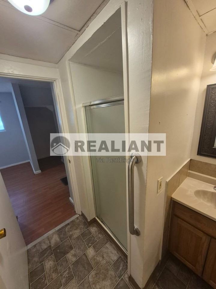 805 Oak St #2 - Photo 4 of 10