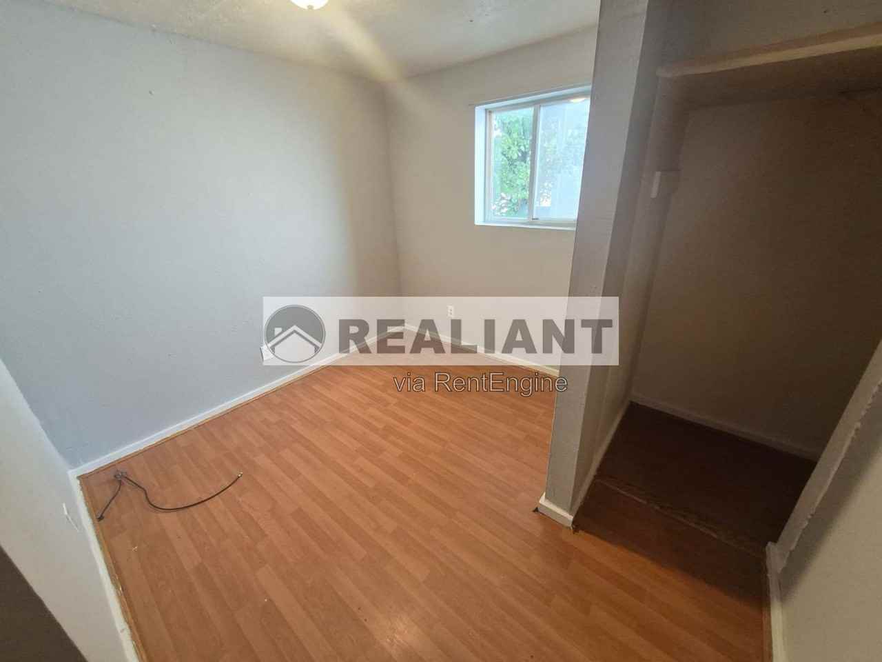 805 Oak St #2 - Photo 5 of 10