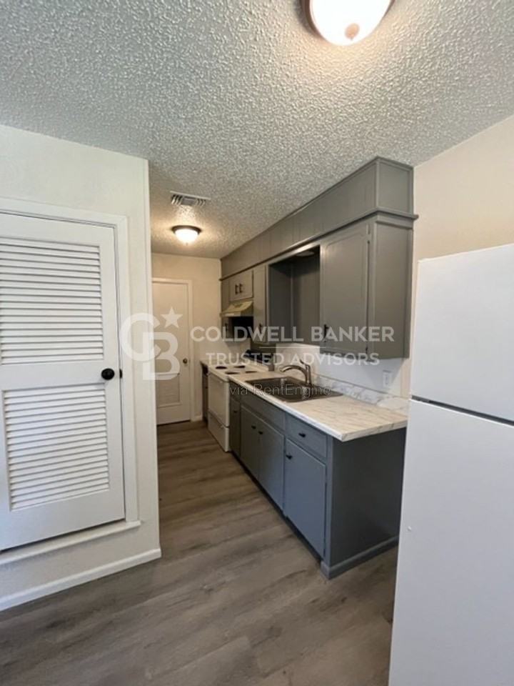 1103 52nd St #D - Photo 2 of 20