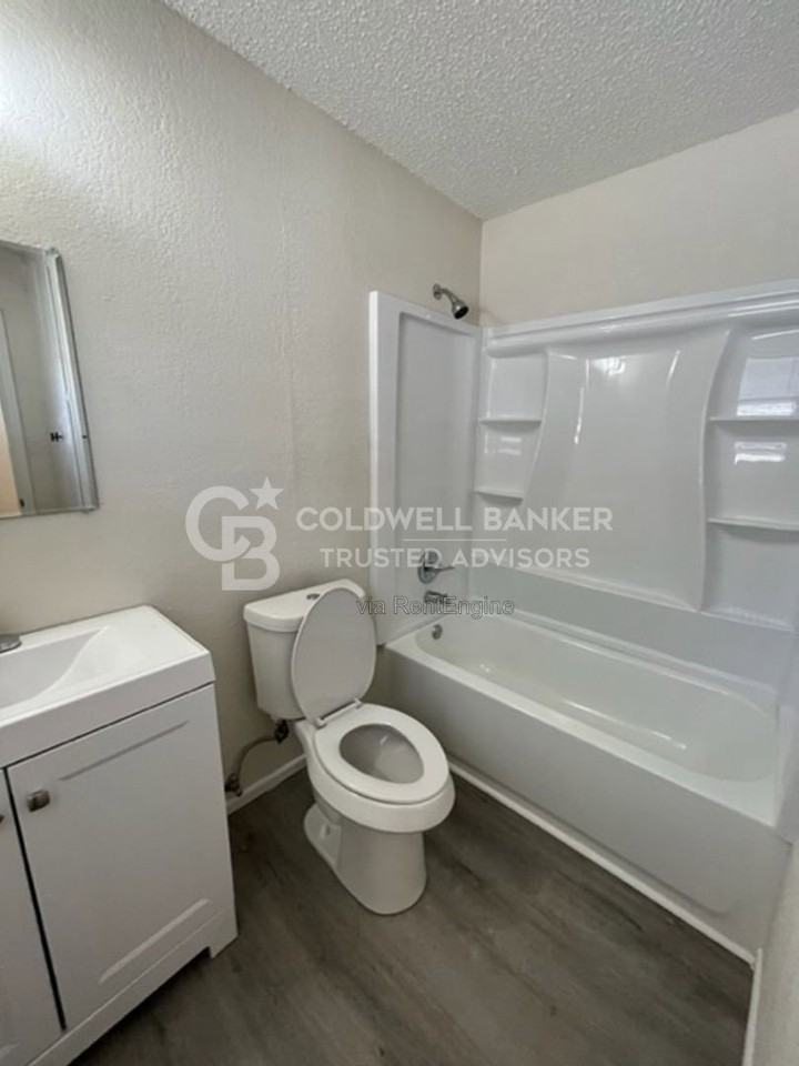 1103 52nd St #D - Photo 5 of 20