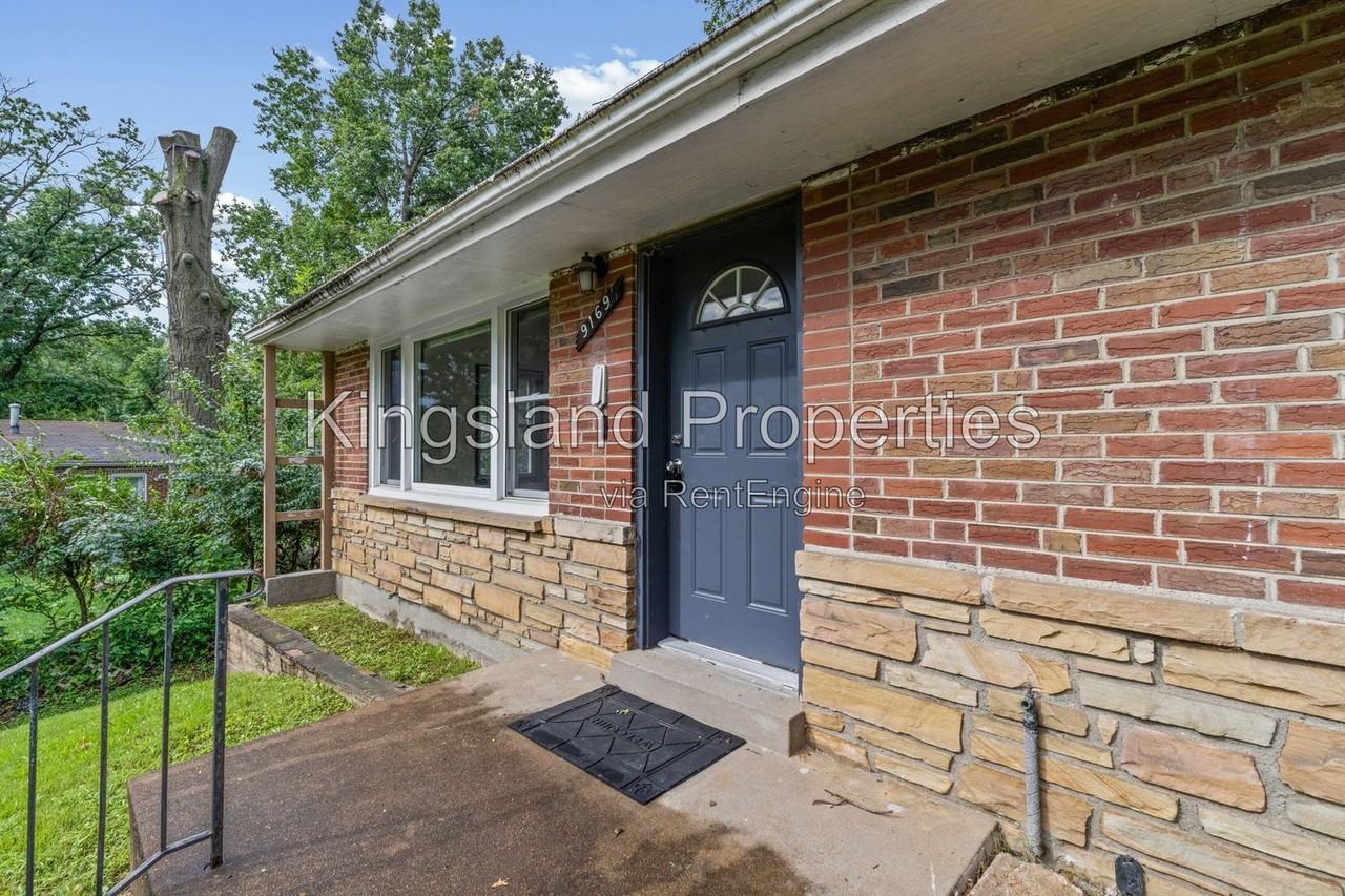 9169 Newby St - Photo 2 of 18