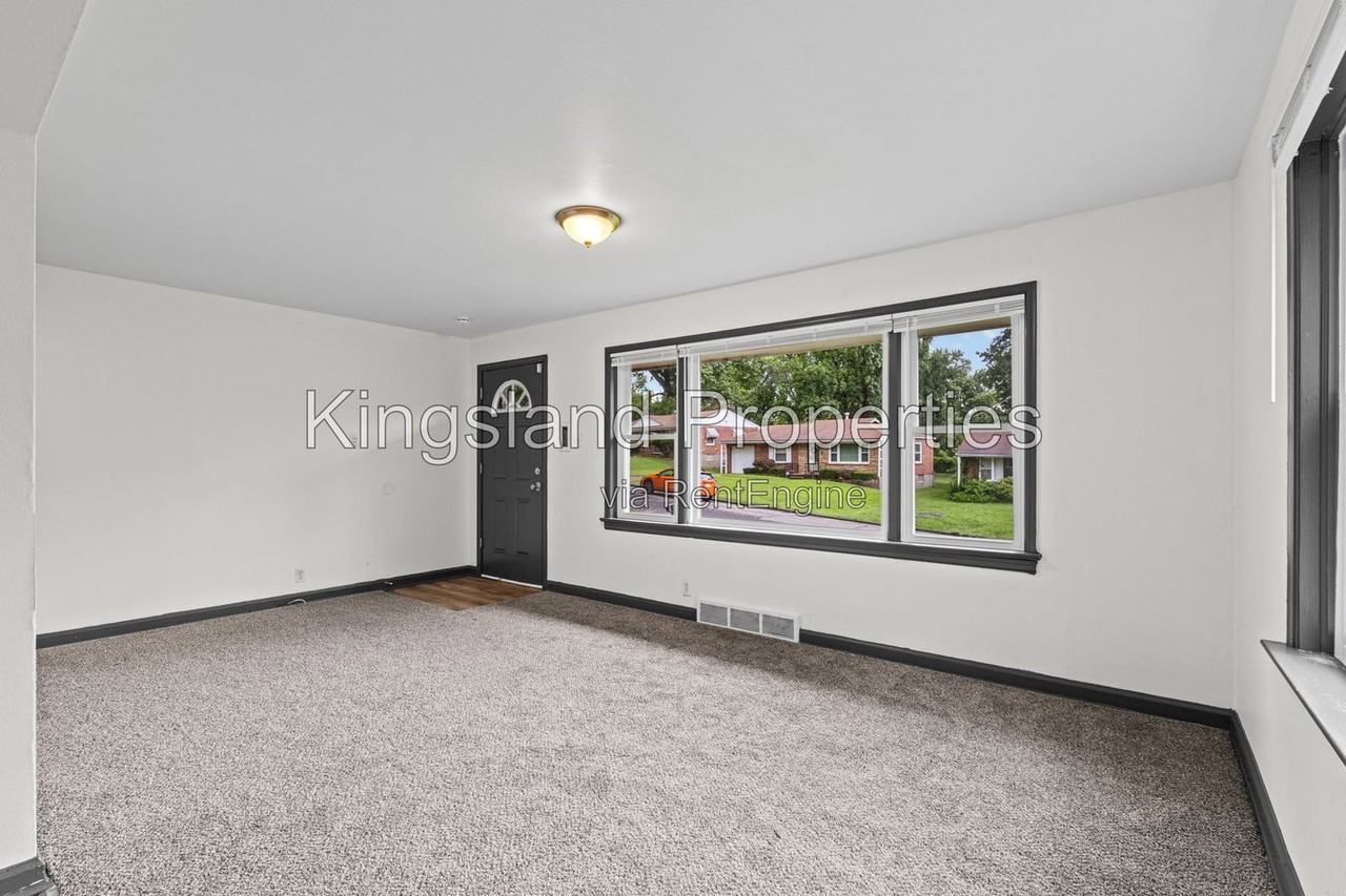 9169 Newby St - Photo 4 of 18
