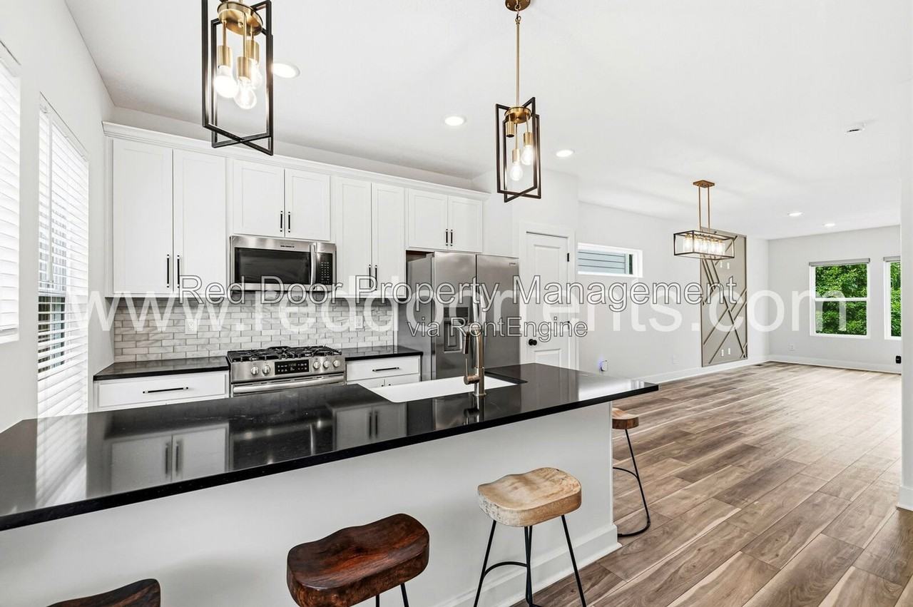 1639 Sheldon St - Photo 6 of 27
