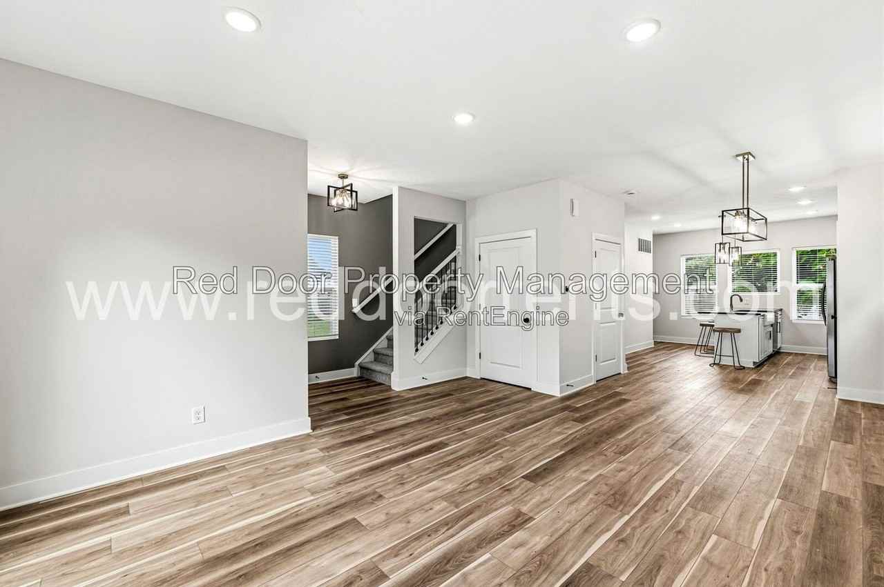 1639 Sheldon St - Photo 7 of 27