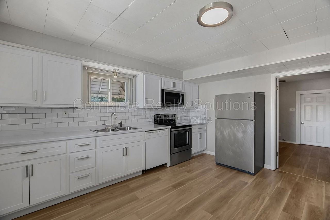 4078 Meramec St - Photo 4 of 28