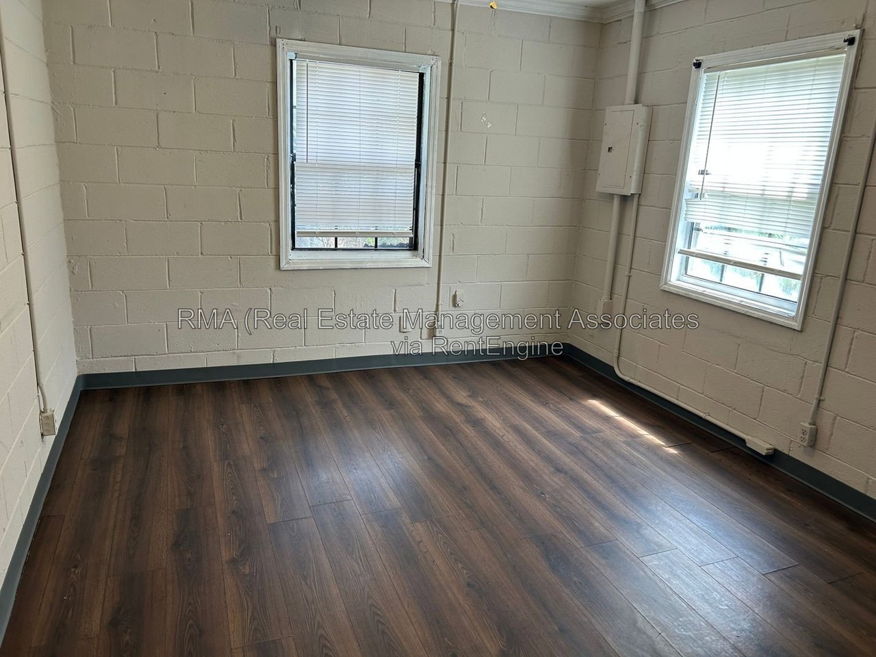 915 Cleveland St - Photo 3 of 9
