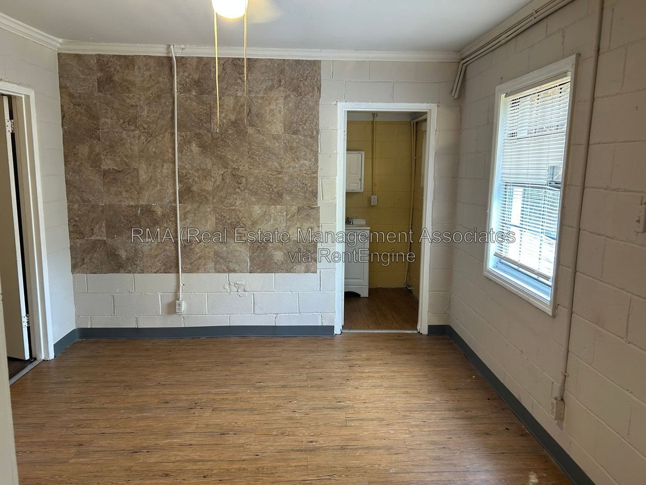 915 Cleveland St - Photo 5 of 9