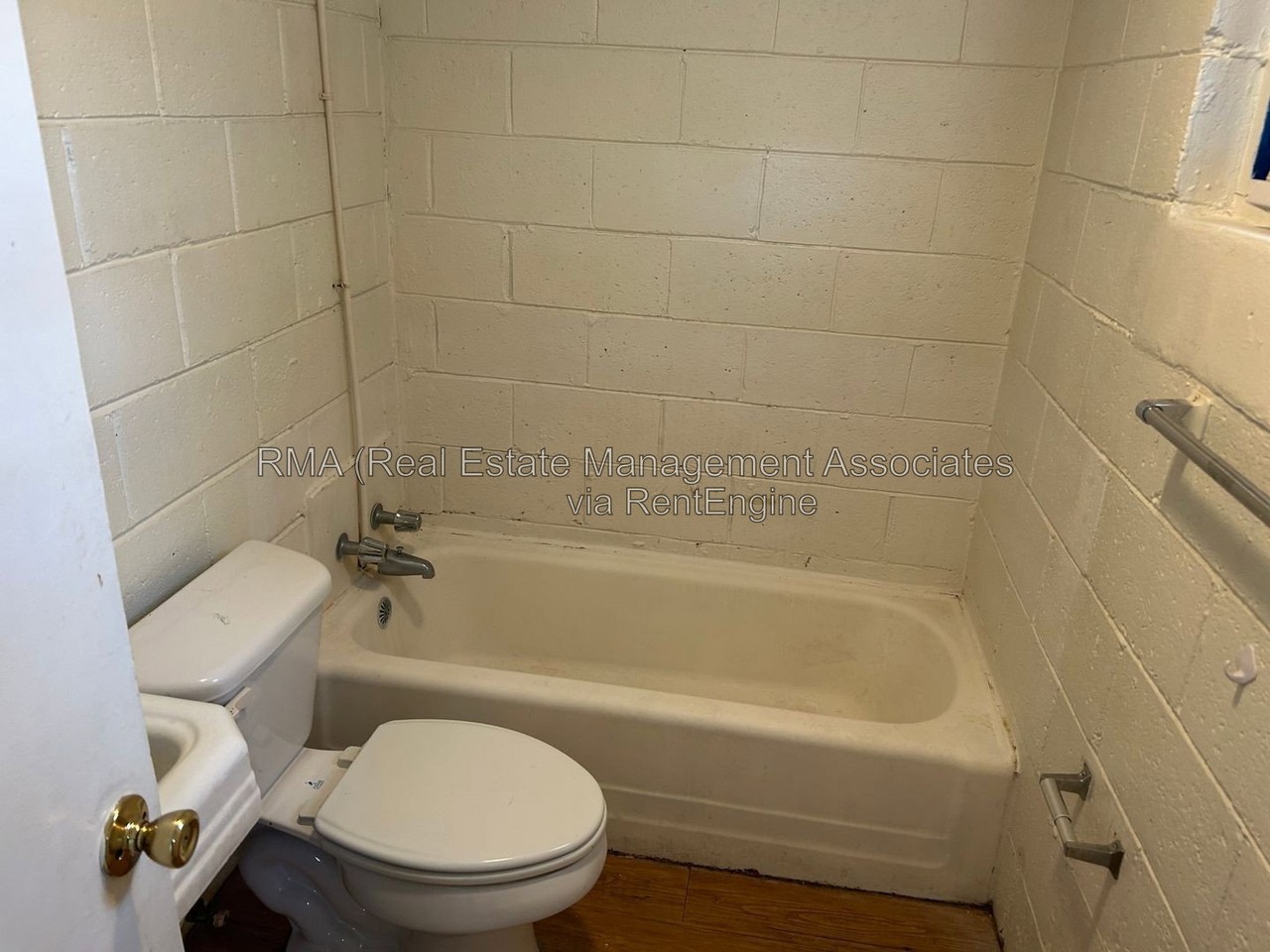 915 Cleveland St - Photo 6 of 9