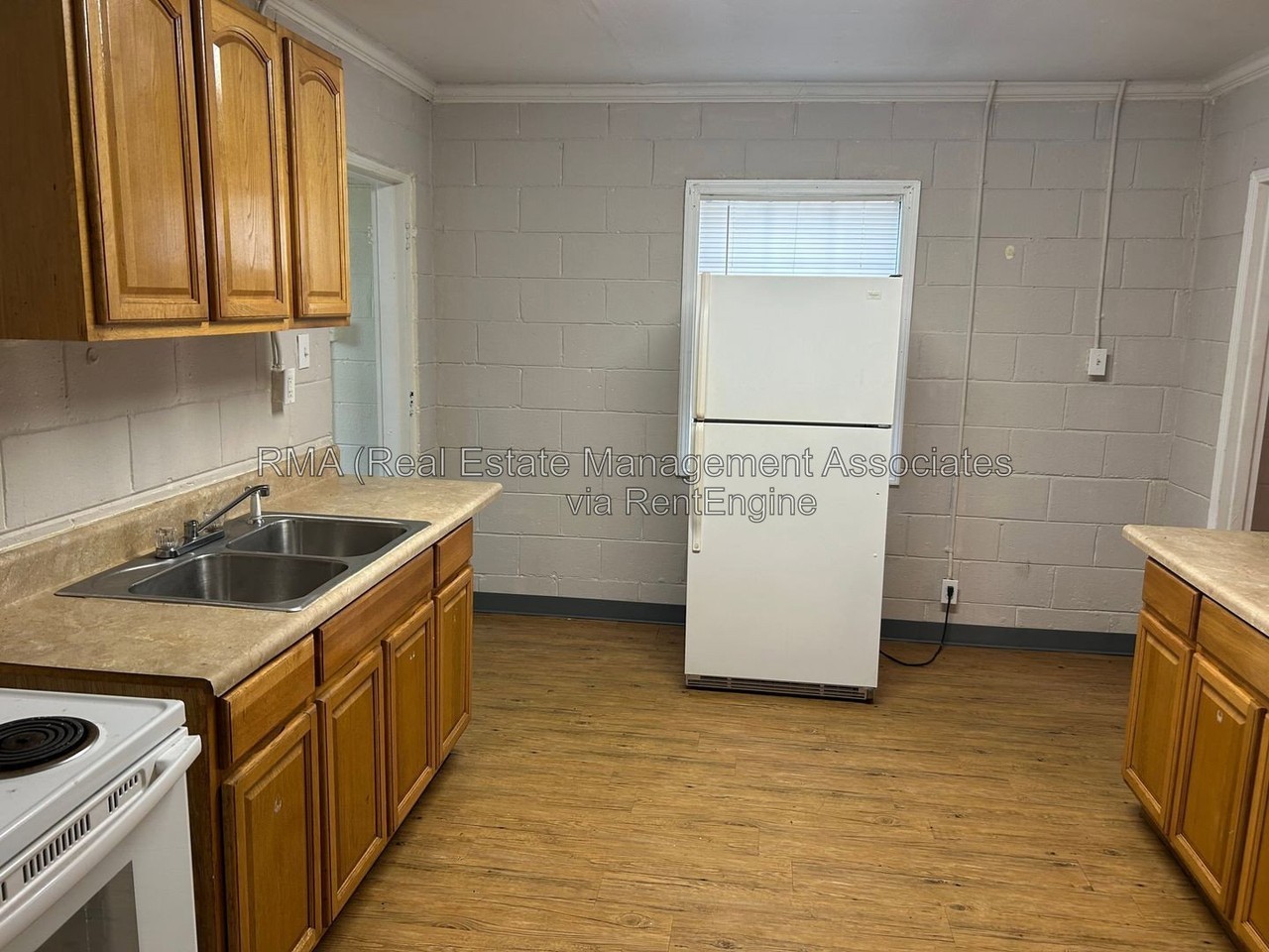 915 Cleveland St - Photo 7 of 9