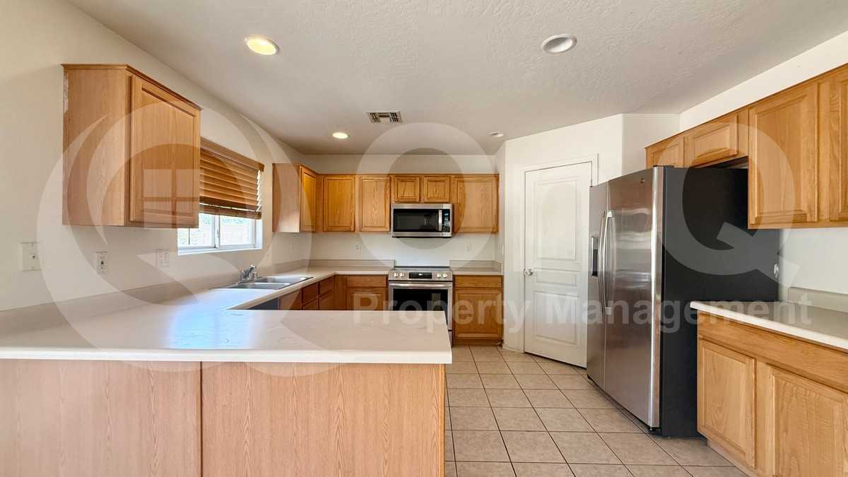 15346 W Laurel Ln - Photo 2 of 20