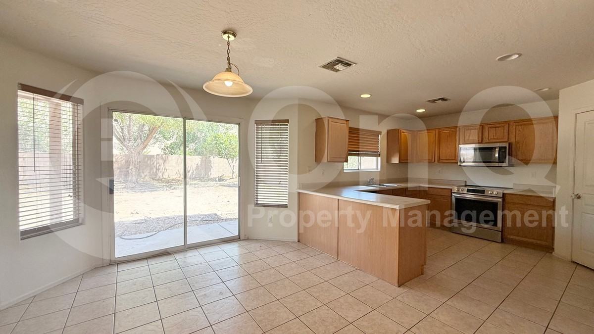 15346 W Laurel Ln - Photo 3 of 20