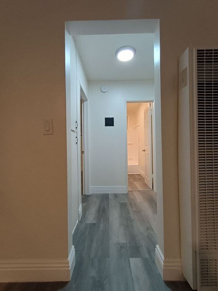 1044 W 110th St #6 - Photo 2 of 13
