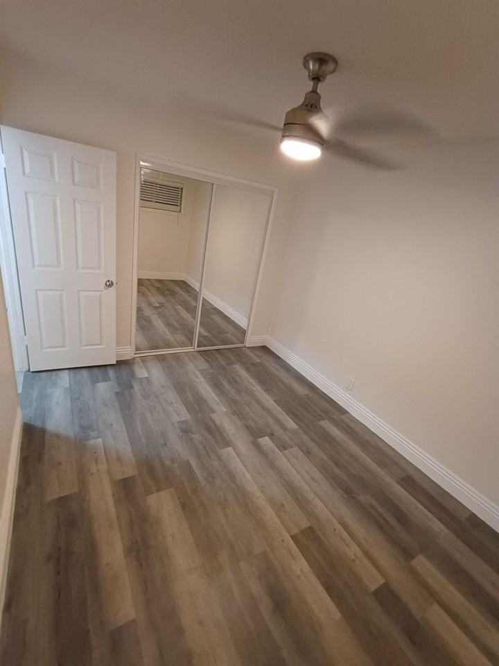 1044 W 110th St #6 - Photo 6 of 13